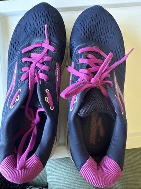 Brooks Navy Running Sneakers with Pink Accents